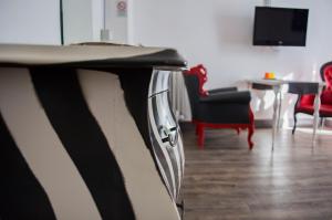 Televízia a/alebo spoločenská miestnosť v ubytovaní Relais Cola Di Rienzo