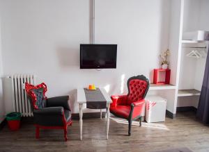 Televízia a/alebo spoločenská miestnosť v ubytovaní Relais Cola Di Rienzo