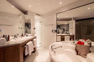 Walliserhof Grand-Hotel & Spa Relais & Châteaux的一间浴室