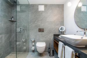 Walliserhof Grand-Hotel & Spa Relais & Châteaux的一间浴室