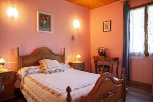 Ένα ή περισσότερα κρεβάτια σε δωμάτιο στο CASA RURAL TOKI ONA