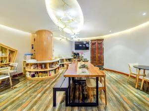静时文化酒店(重庆火车北站店)的休息区