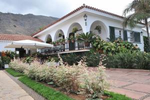 A garden outside Malpais Trece