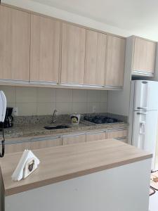 a kitchen with a counter top and a refrigerator at Apartamento novo Próximo ao Parque Beto carreiro in Penha