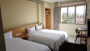 Ένα ή περισσότερα κρεβάτια σε δωμάτιο στο Hotel Golden Flora