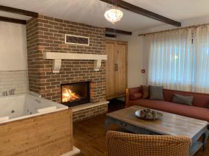 a living room with a fireplace and a tub at Beyaz Ev Agva - Adult only +15 in Ağva