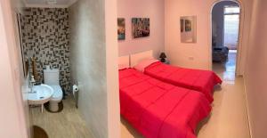Postel nebo postele na pokoji v ubytování Marsalforn centre maisonette