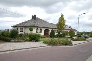 a house on the side of a street with at Ferienwohnung Hoffmann in Osburg