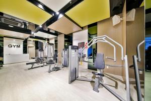 Fitness centrum a/nebo fitness zařízení v ubytování S Lux Apartment + 37 fotografií