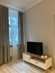 Telewizja i/lub zestaw kina domowego w obiekcie Apartament URBAN JUNGLE!