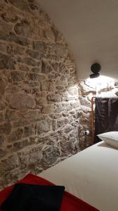 En eller flere senge i et værelse på LA CASA DI ROSA