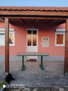 Stolní tenis v ubytování Holiday Home Ružmarin nebo okolí
