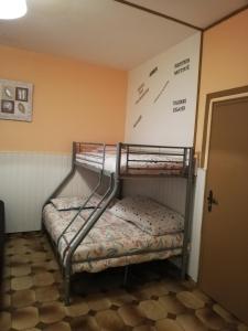 a bunk bed in the corner of a room at LA ROSIERE in La Fère