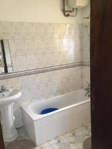 Ванна кімната в Kigezi Gardens Inn