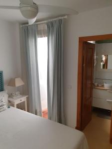 Posteľ alebo postele v izbe v ubytovaní Apartamento Conil, perfecta ubicación