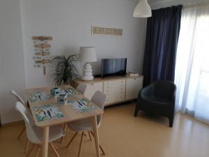 Televízia a/alebo spoločenská miestnosť v ubytovaní Apartamento Conil, perfecta ubicación