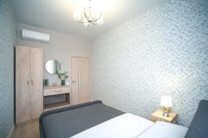 Posteľ alebo postele v izbe v ubytovaní 3 bedroom, 2 bathroom Apartment near Forum Lviv