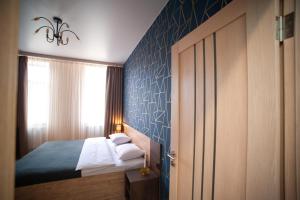 Posteľ alebo postele v izbe v ubytovaní 3 bedroom, 2 bathroom Apartment near Forum Lviv