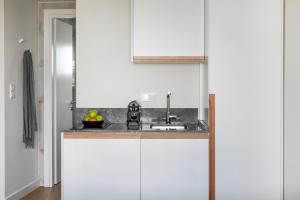 Kuchyň nebo kuchyňský kout v ubytování Septa Studios by Skg Apartments
