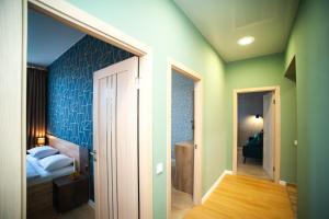Posteľ alebo postele v izbe v ubytovaní 3 bedroom, 2 bathroom Apartment near Forum Lviv
