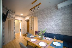 Fotografia z galérie ubytovania 3 bedroom, 2 bathroom Apartment near Forum Lviv v Ľvove