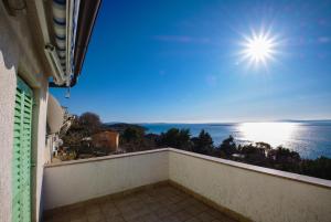 a balcony with a view of the ocean at Art House in Stara Baška