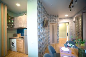 Kuchyňa alebo kuchynka v ubytovaní 3 bedroom, 2 bathroom Apartment near Forum Lviv