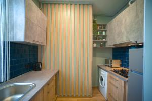 Kuchyňa alebo kuchynka v ubytovaní 3 bedroom, 2 bathroom Apartment near Forum Lviv