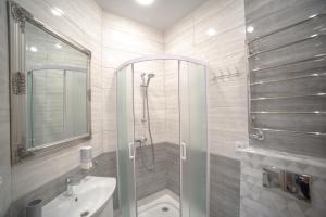 Kúpeľňa v ubytovaní 3 bedroom, 2 bathroom Apartment near Forum Lviv