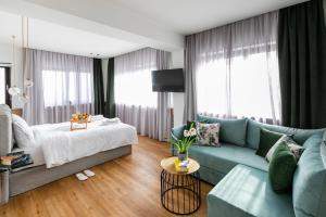 Postel nebo postele na pokoji v ubytování Septa Studios by Skg Apartments