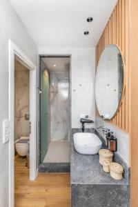 Koupelna v ubytování Septa Studios by Skg Apartments