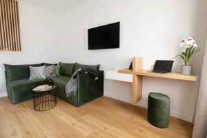 TV a/nebo společenská místnost v ubytování Septa Studios by Skg Apartments
