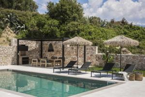 Bazén v ubytovaní Kefalonian Chic Villas - Charma alebo v jeho blízkosti + 9 fotografií