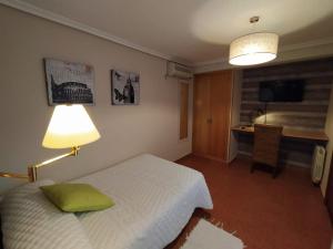 Postel nebo postele na pokoji v ubytování Hotel Iris La Eliana