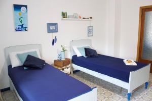 A bed or beds in a room at Casa Derosa in Sorrento Centro
