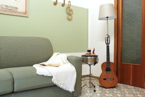 A seating area at Casa Derosa in Sorrento Centro