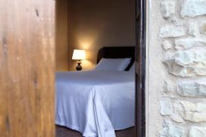 מיטה או מיטות בחדר ב-Castello di Viano