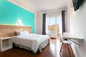 Posteľ alebo postele v izbe v ubytovaní Hotel Torremolinos Centro by Croma