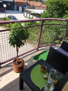 Balcó o terrassa a Lux apartman Čačak