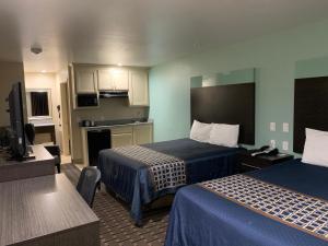 A bed or beds in a room at Scottish Inns White Settlement