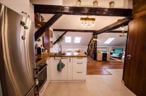 A kitchen or kitchenette at Off Vitosha Blvd Designer Apart Még 8 kép