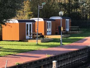 a row of mobile homes in a park at Marinaparcs Naarden in Naarden +35 photos
