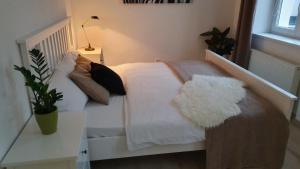A bed or beds in a room at Le Monde Apartment Bratislava - amazing 5BDR in downtown