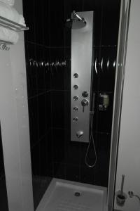 Koupelna v ubytování Aparthotel Palace + 37 fotografií