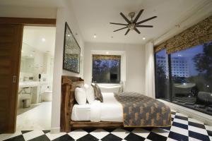 Brij Nest, Jaipur - An All Suite Boutique Hotel客房内的一张或多张床位