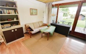 Posezení v ubytování Three-Bedroom Holiday Home In Sydals