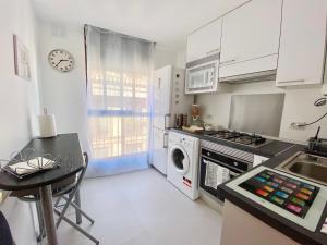 Kuchyňa alebo kuchynka v ubytovaní Apartamento Plaza España Las Rozas