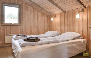 Postel nebo postele na pokoji v ubytování Awesome Home In Skibby With 3 Bedrooms, Wifi And Sauna