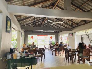 Gallery image of Neakru Guesthouse and Restaurant in Kampot