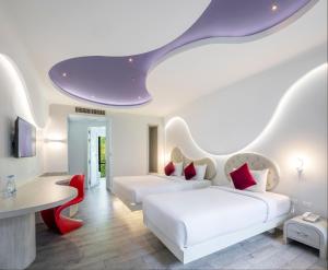Ένα ή περισσότερα κρεβάτια σε δωμάτιο στο Avatara Resort